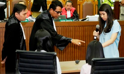 ES KOPI BERUJUNG MAUT : Manajer Kafe Sebut "Sayang Saya Tak Lihat Jessica", Pengacara Tak Terima