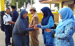 HARI PERTAMA SEKOLAH : Tak Ada Laporan PNS Bolos