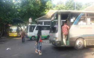 MUDIK LEBARAN 2017 : Ini Bahaya, Ban Bus Gundul Masih Beroperasi