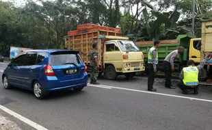 KECELAKAAN GUNUNGKIDUL : Truk Pengangkut Ayam Tiba-tiba Terbakar