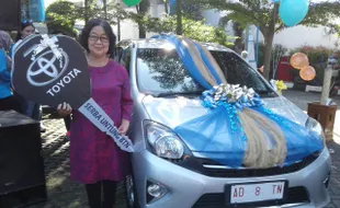 UNDIAN BERHADIAH : Nabung Setahun di BTN, Warga Banjarsari Solo Dapat Agya