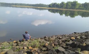 WISATA BOYOLALI : Aktivitas Para Pemancing Rusak Waduk Bade