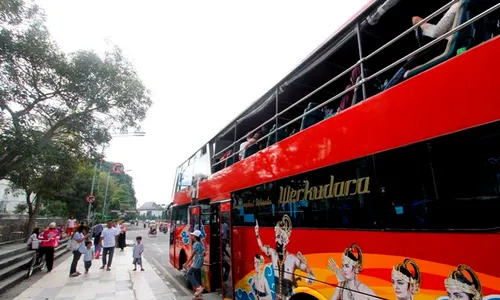 FOTO WISATA SOLO : Tinggi, Minat Wisatawan Ikut Tour Bus Werkudara