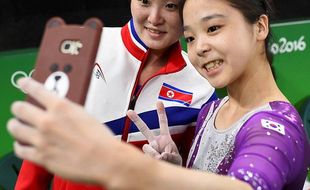 OLIMPIADE 2016 : Selfie Bareng Atlet Korsel dan Korut Selfie Tuai Pujian