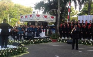 HUT RI : Wow! Dirut Bank Jateng Iringi Paduan Suara dengan Saksofon