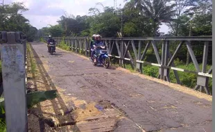 JALUR MUDIK LEBARAN 2017 : Rusak, Jembatan Panggung Ditutup