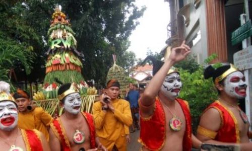 FOTO HUT RI : Ramainya Garebek Agustusan di Semarang