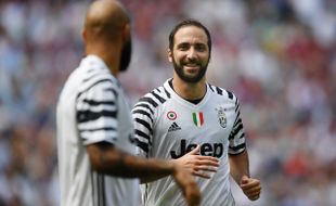 KABAR PEMAIN : Higuain Tak Akan Mudah Rebut Tim Utama Juve