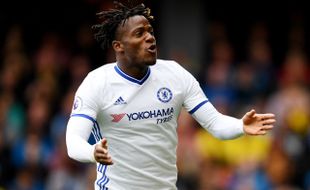 Batshuayi Layak Jadi Striker Utama Chelsea Ketimbang Morata