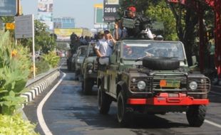 FOTO ALUTSISTA TNI : Kendaraan Tempur TNI Masuk Semarang