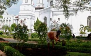 TATA KOTA SEMARANG : Penataan PKL Kota Lama Semarang Tiru Belanda