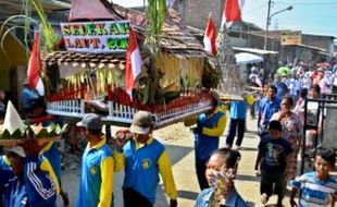 Foto Sedekah Laut Dilarung di Semarang