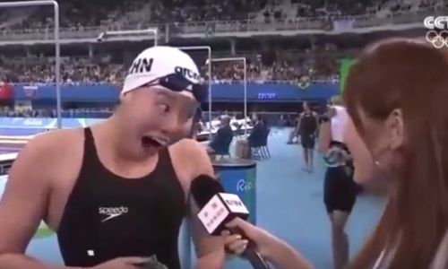 OLIMPIADE 2016 : Kaget Dapat Medali, Ekspresi Kocak Perenang Cantik Ini Bikin Ilfill