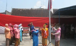 HUT RI : Begini Saat 70 Kakek-Nenek di Sukoharjo Adakan Upacara Bendera