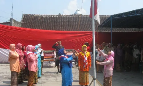 HUT RI : Begini Saat 70 Kakek-Nenek di Sukoharjo Adakan Upacara Bendera