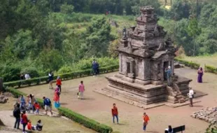 FOTO WISATA SEMARANG : Candi Gedong Songo Dikucuri Rp1,4 M