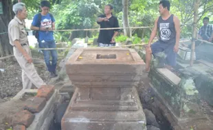 BENDA BERSEJARAH SUKOHARJO : Benda Kuno Ditemukan di Tengah Makam Desa Pucangan