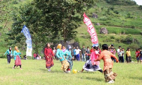 HUT RI : Hebohnya Ibu-Ibu di Karanganyar Bermain Futsal