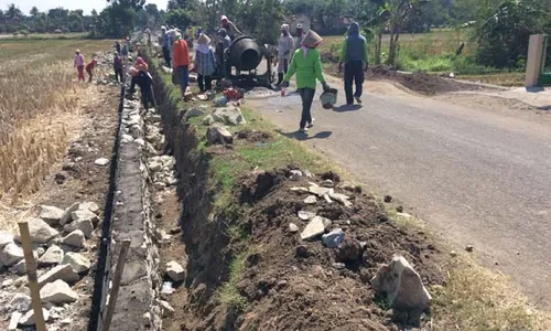 INFRASTRUKTUR BANTUL : Pelebaran Jalan Pundong- Seloharjo Mulai Dikerjakan