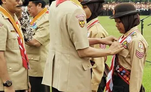 SISWA BERPRESTASI : Penggalang Wonogiri Terima Lencana dari Presiden