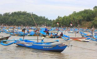 GELOMBANG TINGGI PACITAN : Sebulan Terakhir Nelayan Pacitan Tak Melaut