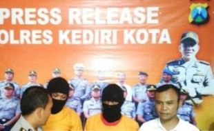 NARKOBA KEDIRI : Polisi Cokok Tukang Las yang Nyambi Jadi Pengedar SS