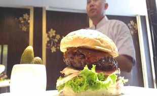 KULINER JOGJA : Burger Homemade ala Grand Aston