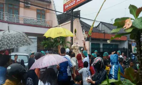 PAWAI JOGJA : Berebut Bakpia di Tengah Guyuran Hujan