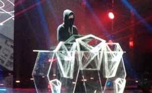 INDONESIAN TELEVISION AWARDS 2016 : Alan Walker Panaskan Panggung, Prilly Jadi Aktris Terpopuler