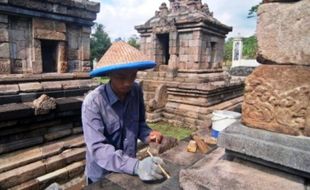 FOTO CAGAR BUDAYA SEMARANG : Candi Ngempon Dicegah dari Pelapukan