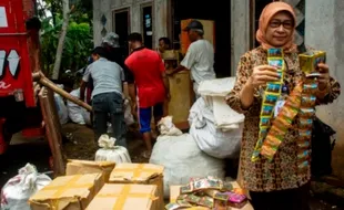 FOTO JAMU ILEGAL : Berbahan Kimia, Pabrik Jamu Digerebek