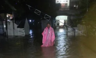 BENCANA ALAM TRENGGALEK : Hujan 3 Jam, Banjir dan Longsor Terjang Watulimo