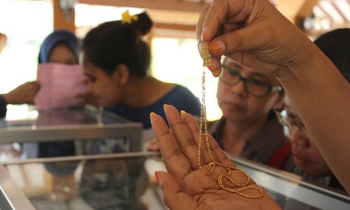 BAZAR PEGADAIAN SOLO: 2 Kg Emas Ludes Dalam 3 Jam