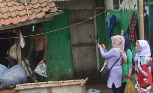 BANJIR GARUT : Foto Selfie Senyum Ceria Bencana Garut, di Manakah Nurani ?