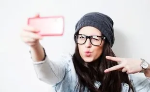 TIPS FOTOGRAFI : 5 Cara Praktis Hasilkan Selfie Kece Maksimal