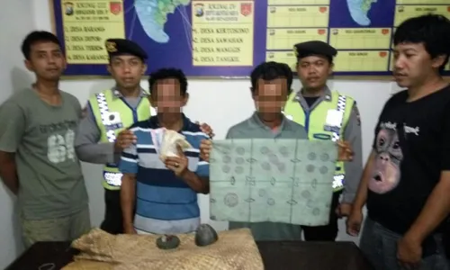 PERJUDIAN TRENGGALEK : Polisi Tangkap 2 Pejudi di Panggul, Ini Barang Buktinya