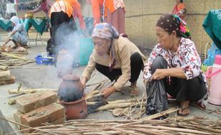 TRADISI BANTUL : Serunya Lomba Ngeliwet