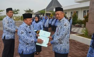 PEMKAB MADIUN : 380 PNS di Pemkab Madiun Naik Pangkat