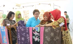 Karya Mahasiswa Asing UNS Solo Dipamerkan dalam Wonderfull Batik