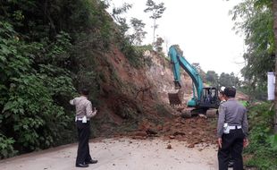 PENAMBANGAN BOYOLALI : Picu Longsor, Penambangan Liar di Juranggrawah Ancam Pengguna Jalan