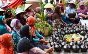 FOTO PABRIK SEMEN PATI : Penolakan Pabrik Semen Berlanjut ke Kasasi