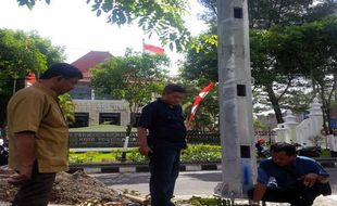 TOWER ILEGAL : Aturan Menara Telekomunikasi Masih Diperdebatkan