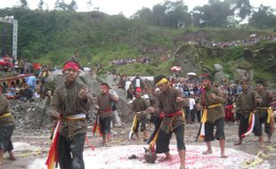 HARI SUMPAH PEMUDA : Gora Swara Nusantara Serukan Ajakan Menjaga Merapi