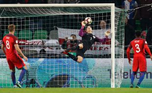 KUALIFIKASI PIALA DUNIA 2018 : Aksi Heroik Joe Hart Selamatkan Inggris