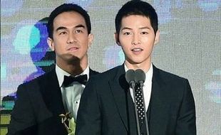 Hadiri APAN Star Awards 2016, Joe Taslim Pamer Foto Bareng Song Joong Ki