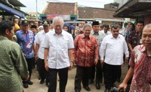 PASAR TRADISIONAL JEPARA : Ke Jepara, Menteri Perdagangan Janjikan Renovasi 2 Pasar