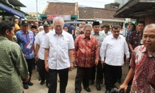 PASAR TRADISIONAL JEPARA : Ke Jepara, Menteri Perdagangan Janjikan Renovasi 2 Pasar