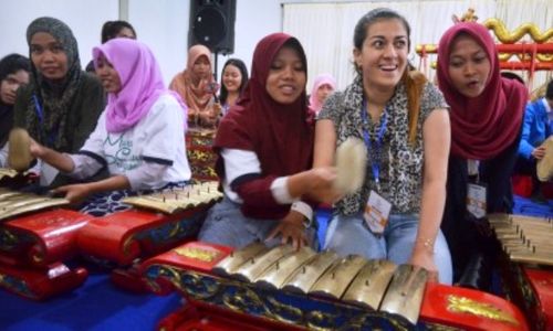 FOTO KAMPUS DI KUDUS : MCP Libatkan Mahasiswa Asing