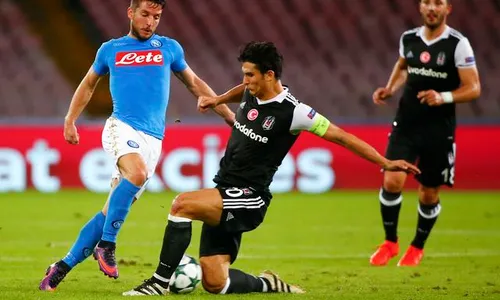 LIGA CHAMPIONS : Tumbang, Napoli Disebut Cuma Tak Beruntung