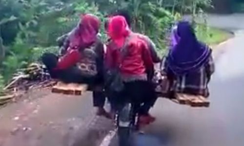 FENOMENA OJEK PALANG : Ojek Gereget Ini Sekali Jalan Bisa Angkut 10 Orang